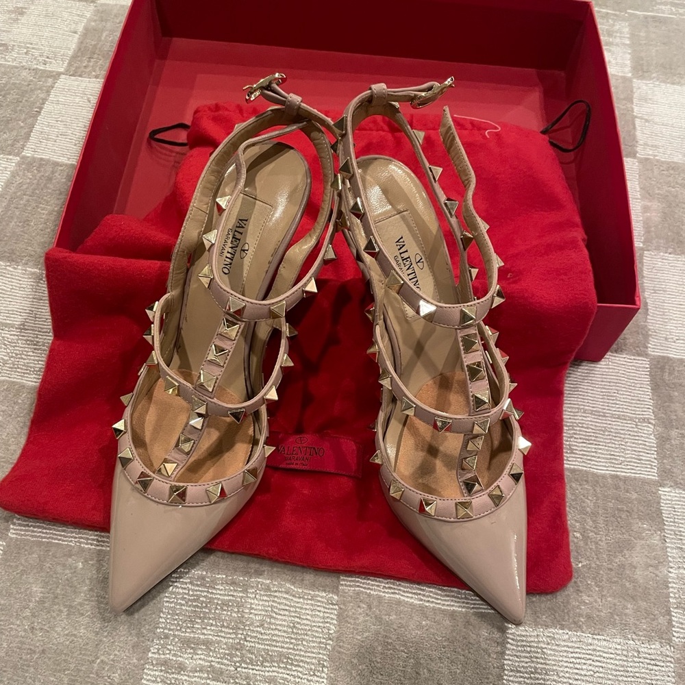 Valentino nude rockstud pumps